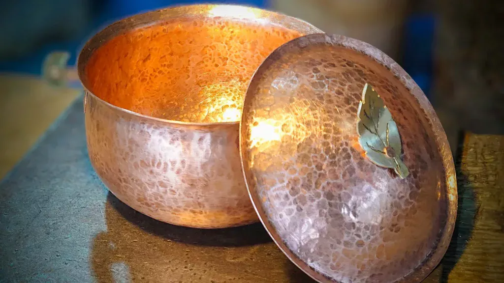 鍛金(たんきん)の魅力とは?歴史や制作工程、長く鍛金作品を楽しむ方法まで解説 鍛金(たんきん)