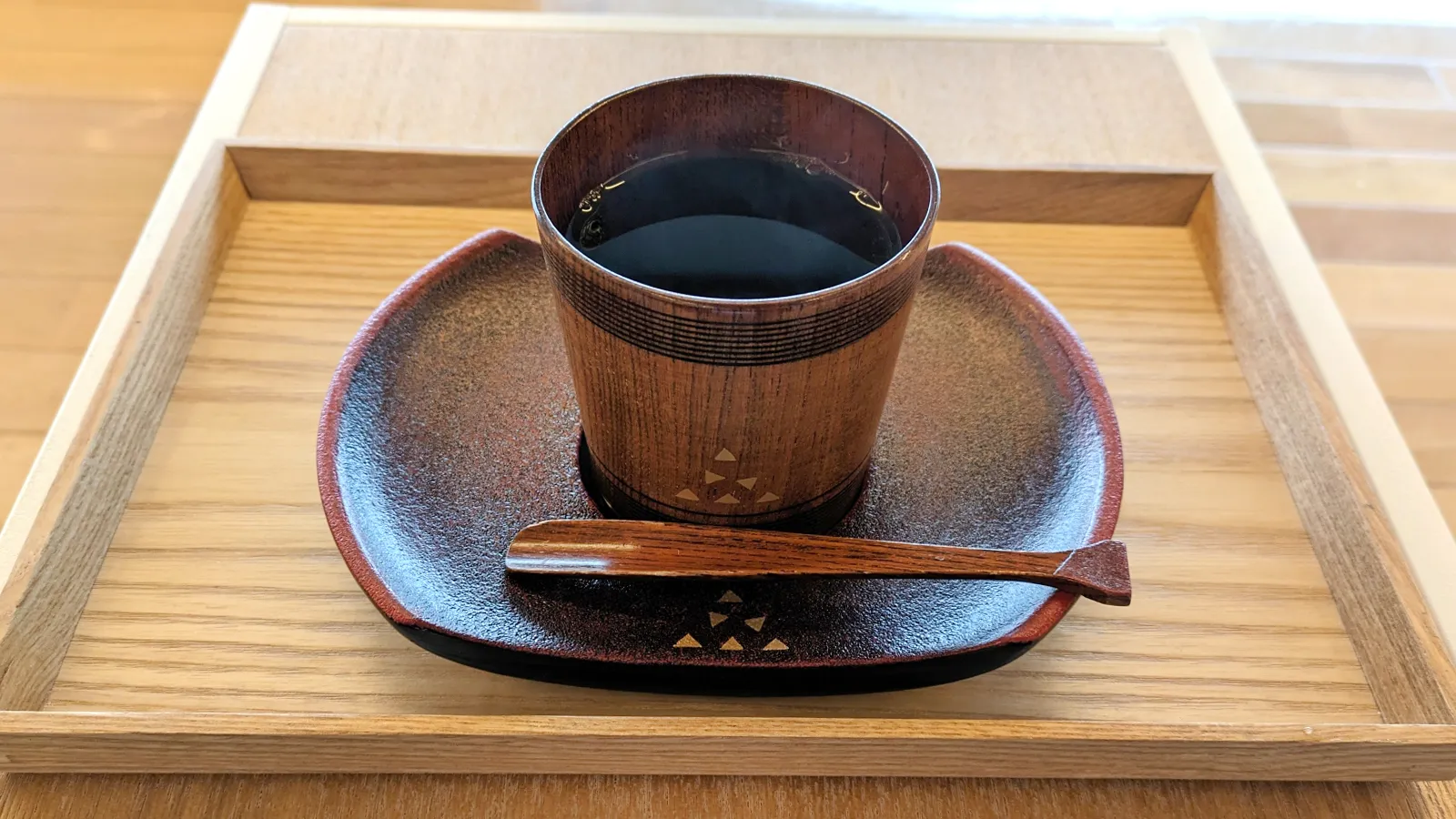 川連漆器とは？歴史・用いられる技法・手入れの方法まで詳しく解説