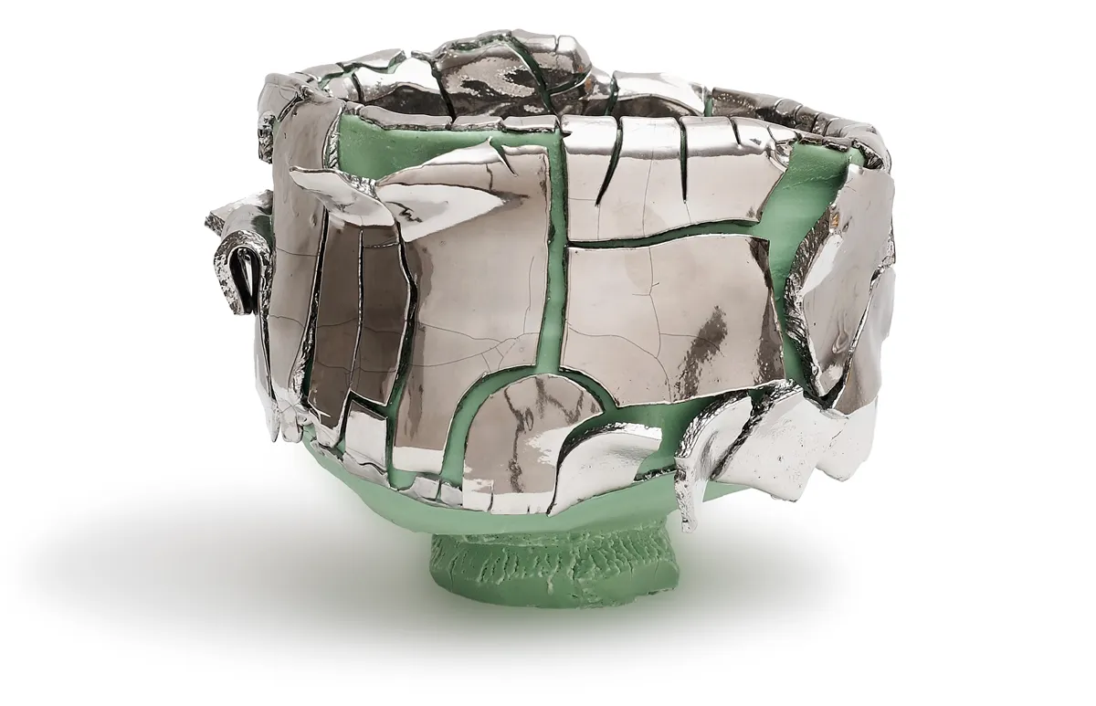 桑田卓郎氏 Takuro Kuwata とは?現代陶芸の常識を更新し続ける作家像を解説 桑田卓郎とは?現代陶芸の常識を更新し続ける作家像を解説