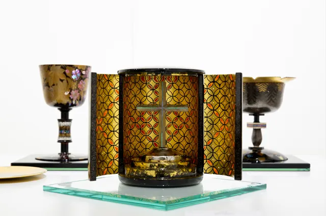 【2026年版】漆芸家・須藤靖典の作品価値|乾漆(かんしつ)×蒔絵(まきえ)が生む「光と影」が空間と市場で評価される理由 【2026年版】漆芸家・須藤靖典の作品価値|乾漆×蒔絵が生む「光と影」が空間と市場で評価される理由