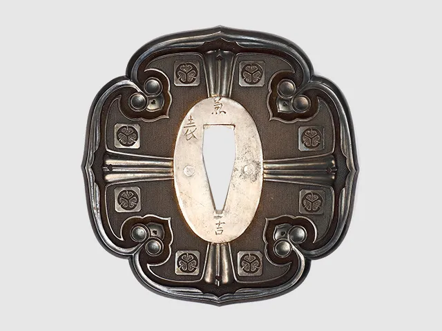 鍔（tsuba）