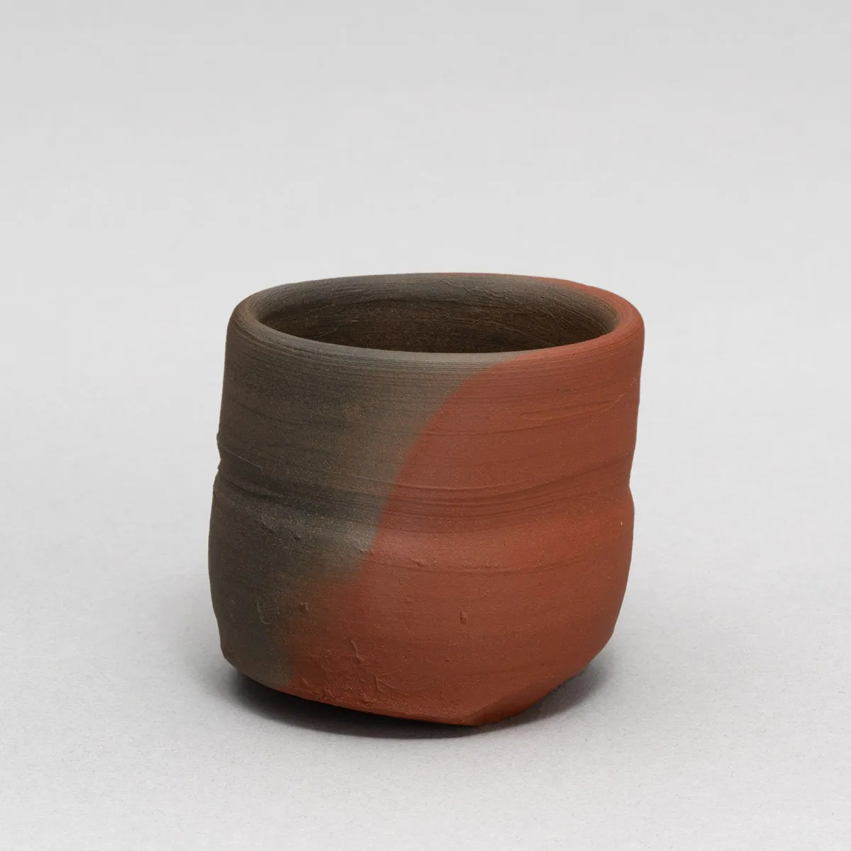 無名異窯変酒盌 | Mumyōi Sake Cup with Kiln Effects