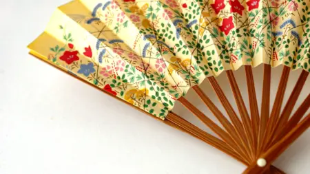 京扇子とは？雅を纏う京の折りたたみ扇の歴史から技法、選び方まで解説