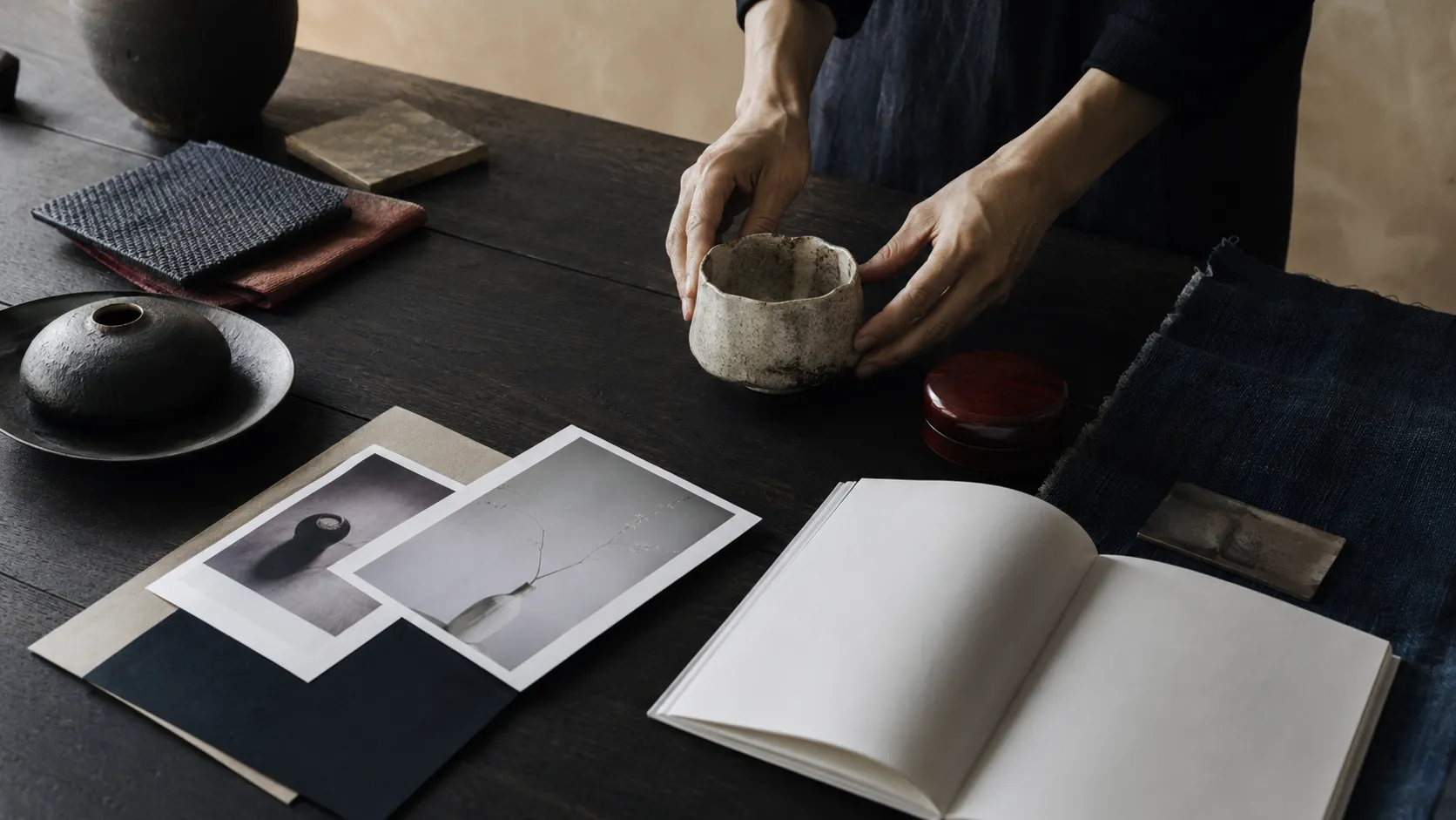 工芸品の写真や情報を販売コンテンツへ編集するイメージ