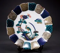 A plate with overglaze enamel decoration featured in the Kutani Kobo Kichiemon Kiln collection