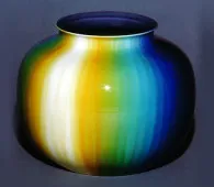 A vase with softly shifting colors featured in the selection of Kutani artists’ works